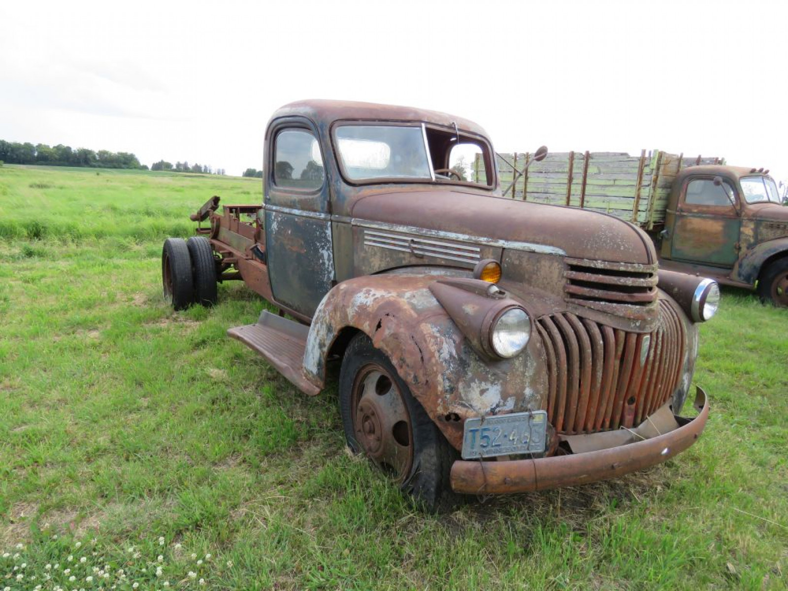 1942 Chevrolet 1 1/2 ton Truck - Image 2