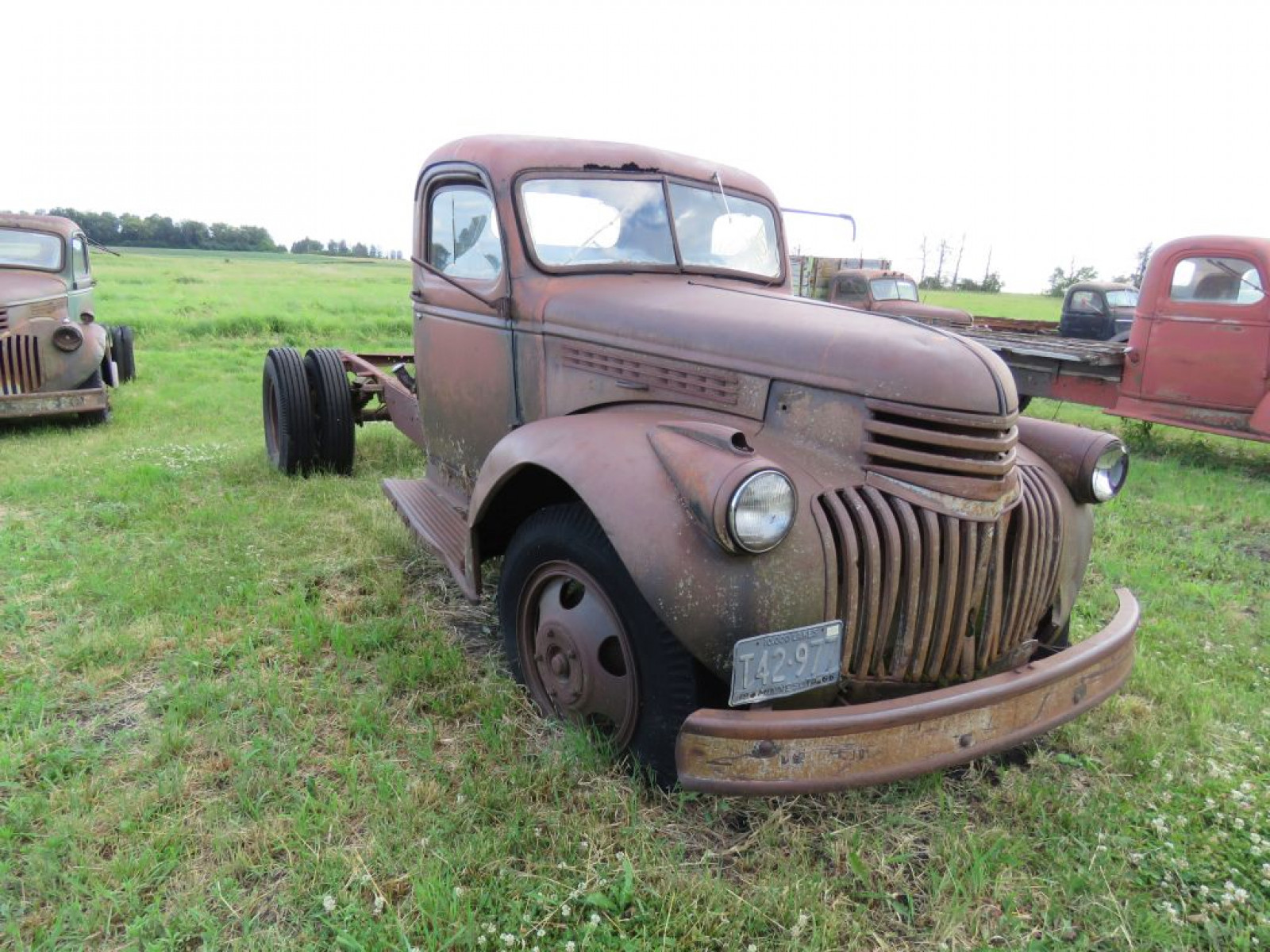 1942 Chevrolet 1 1/2 ton Truck - Image 3