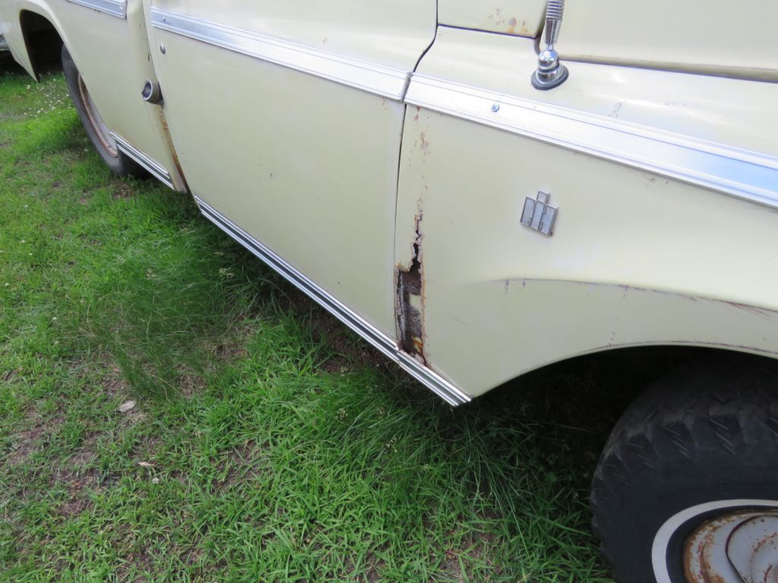 1968 International 1000C Pickup - Image 2