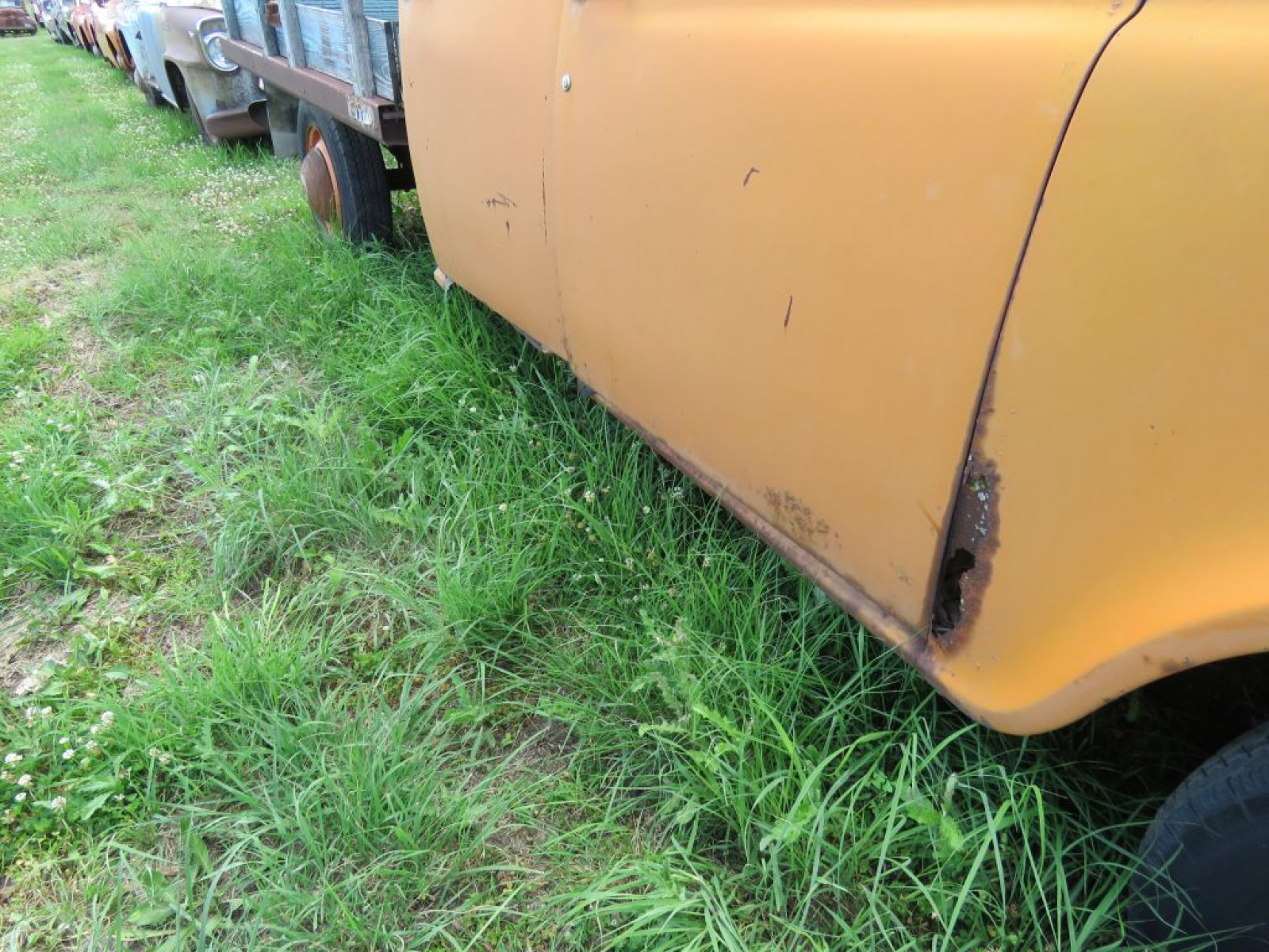 1957 International A122 Crew Cab Pickup - Image 4