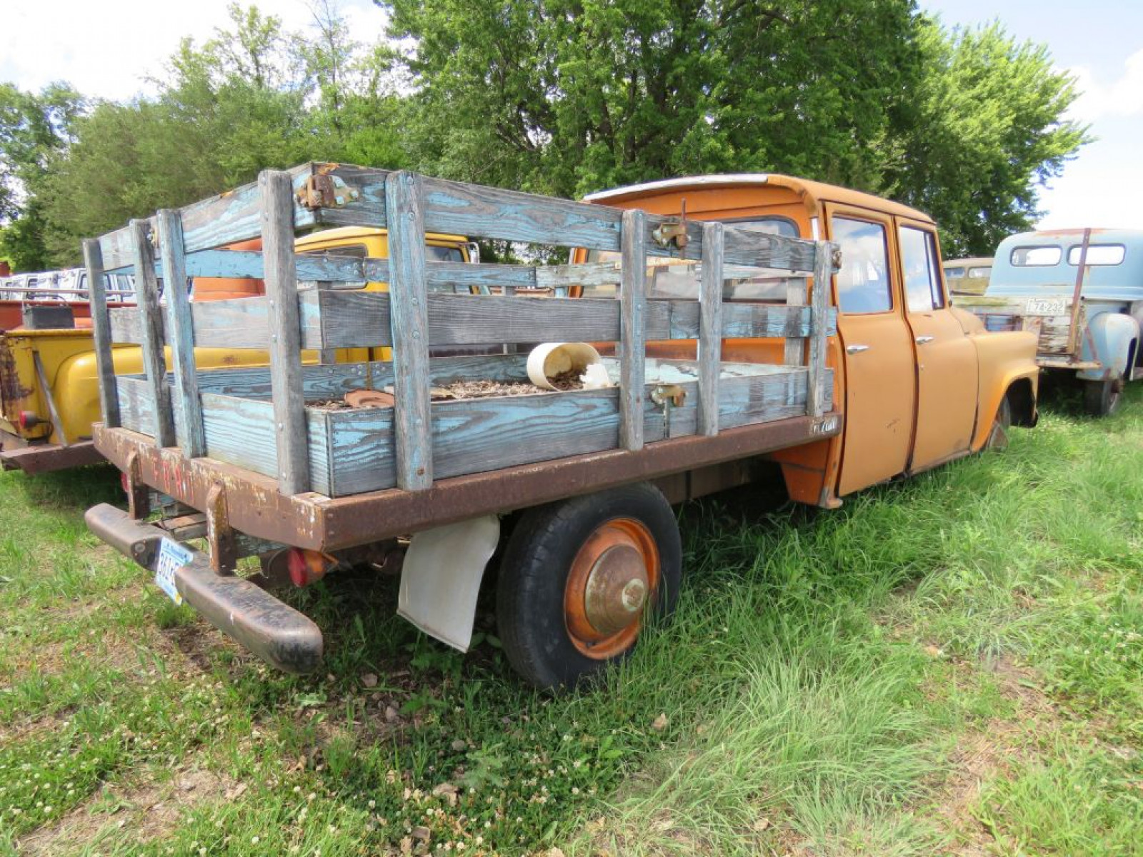 1957 International A122 Crew Cab Pickup - Image 5