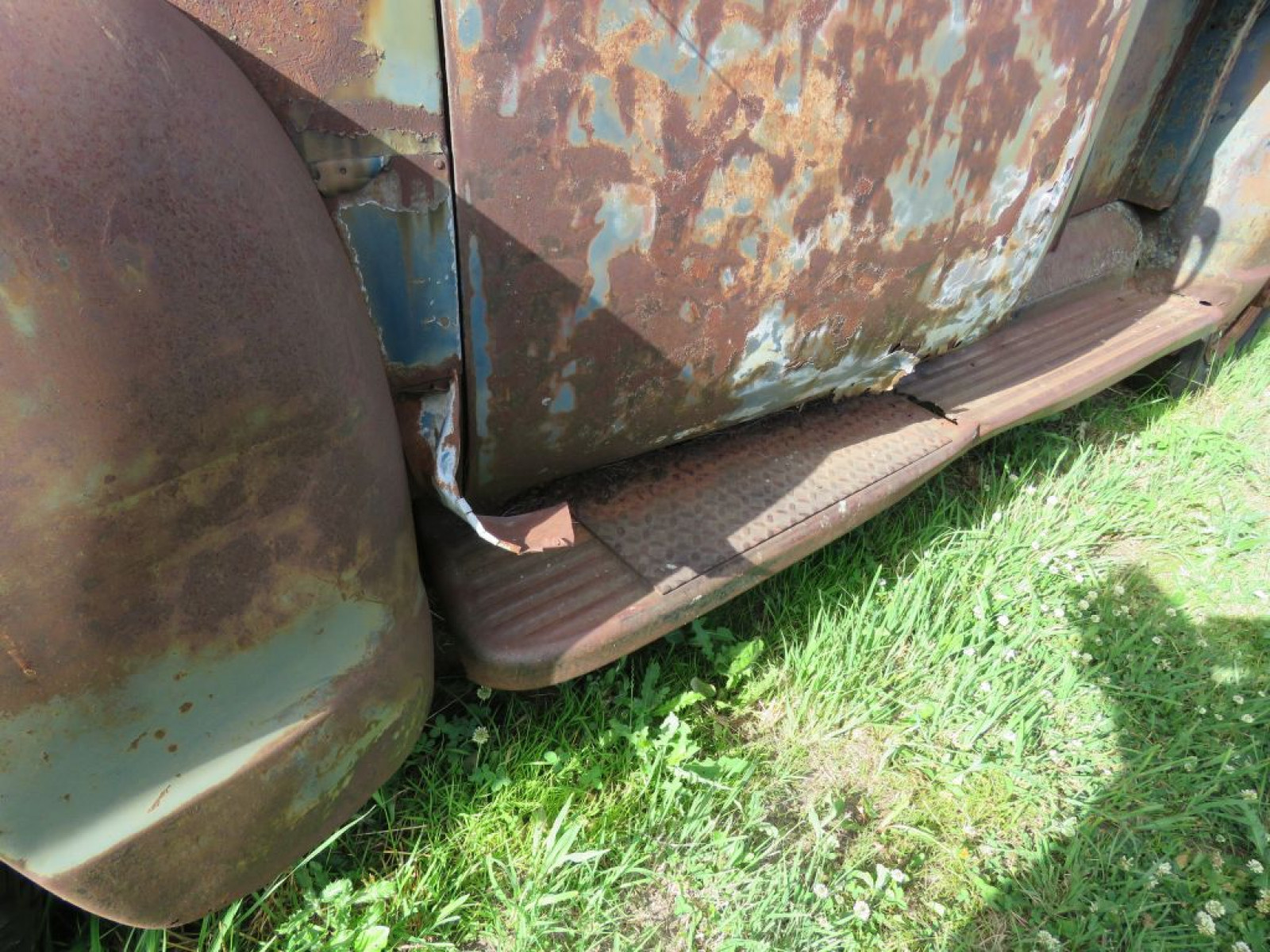 1947 Chevrolet 3600 3/4 ton Pickup with 9ft Box - Image 4