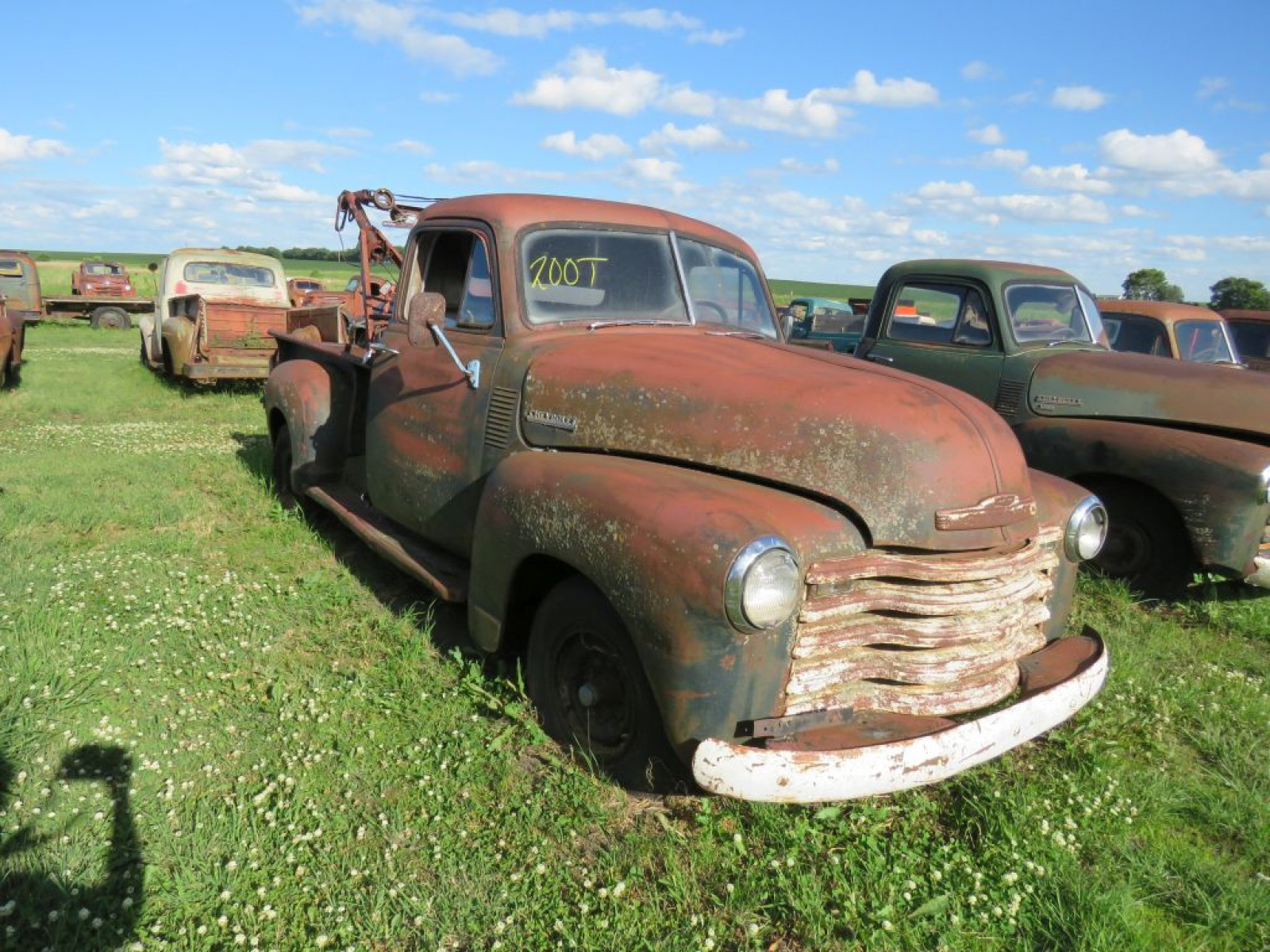 1952 Chevrolet 3600 3/4 ton Tow Truck with Holmes Wrecker - Image 1