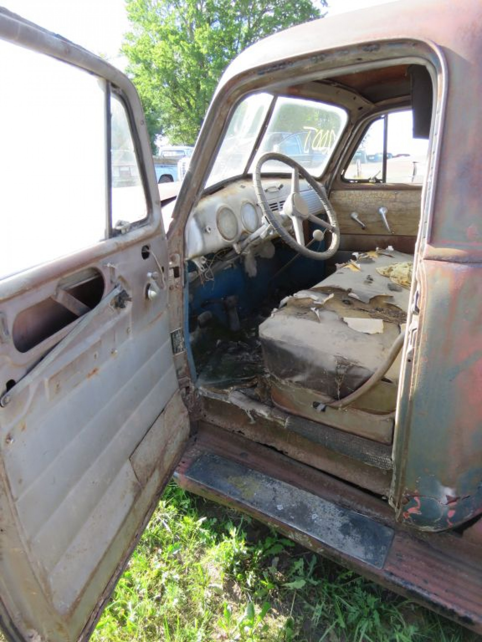 1952 Chevrolet 3600 3/4 ton Tow Truck with Holmes Wrecker - Image 12