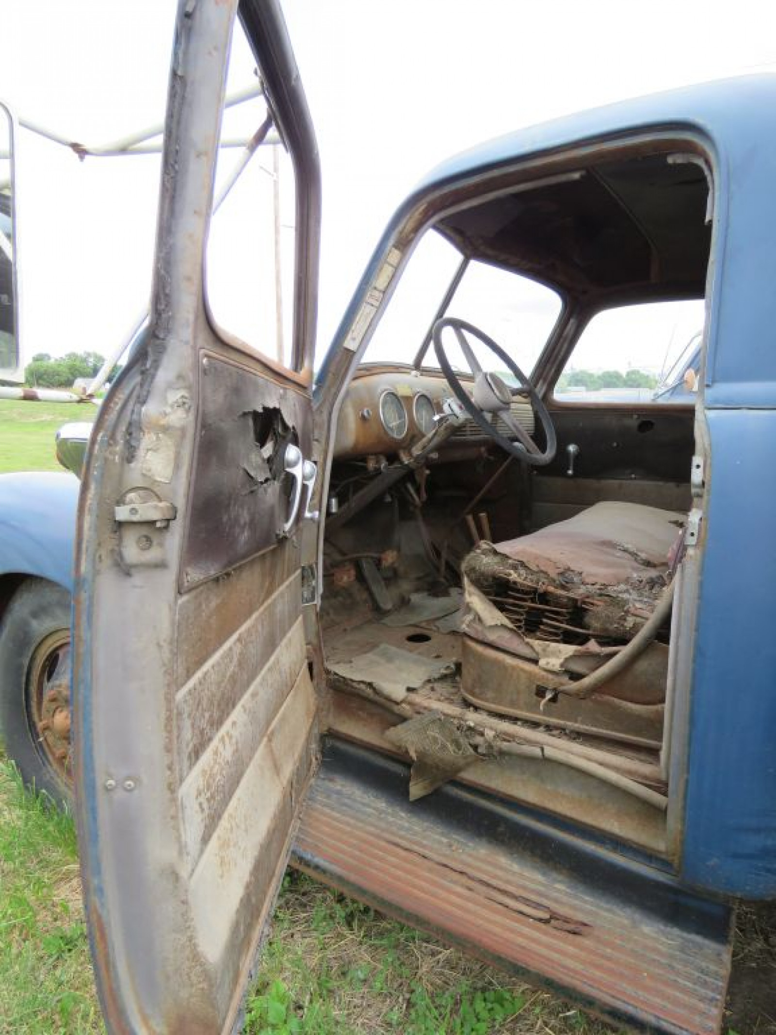 1949 Chevrolet 2 Ton Grain Truck - Image 5