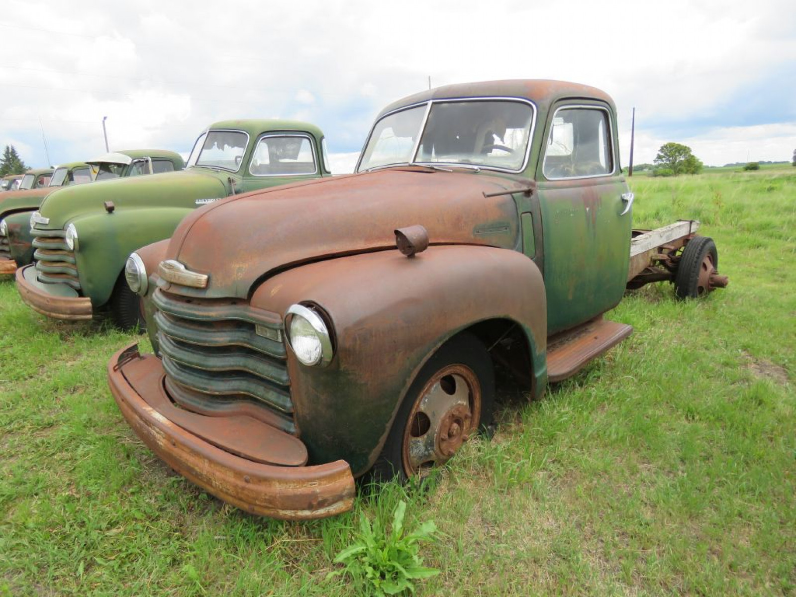 1947 Chevrolet 1 1/2 ton 5 Window Cab Truck - Image 3