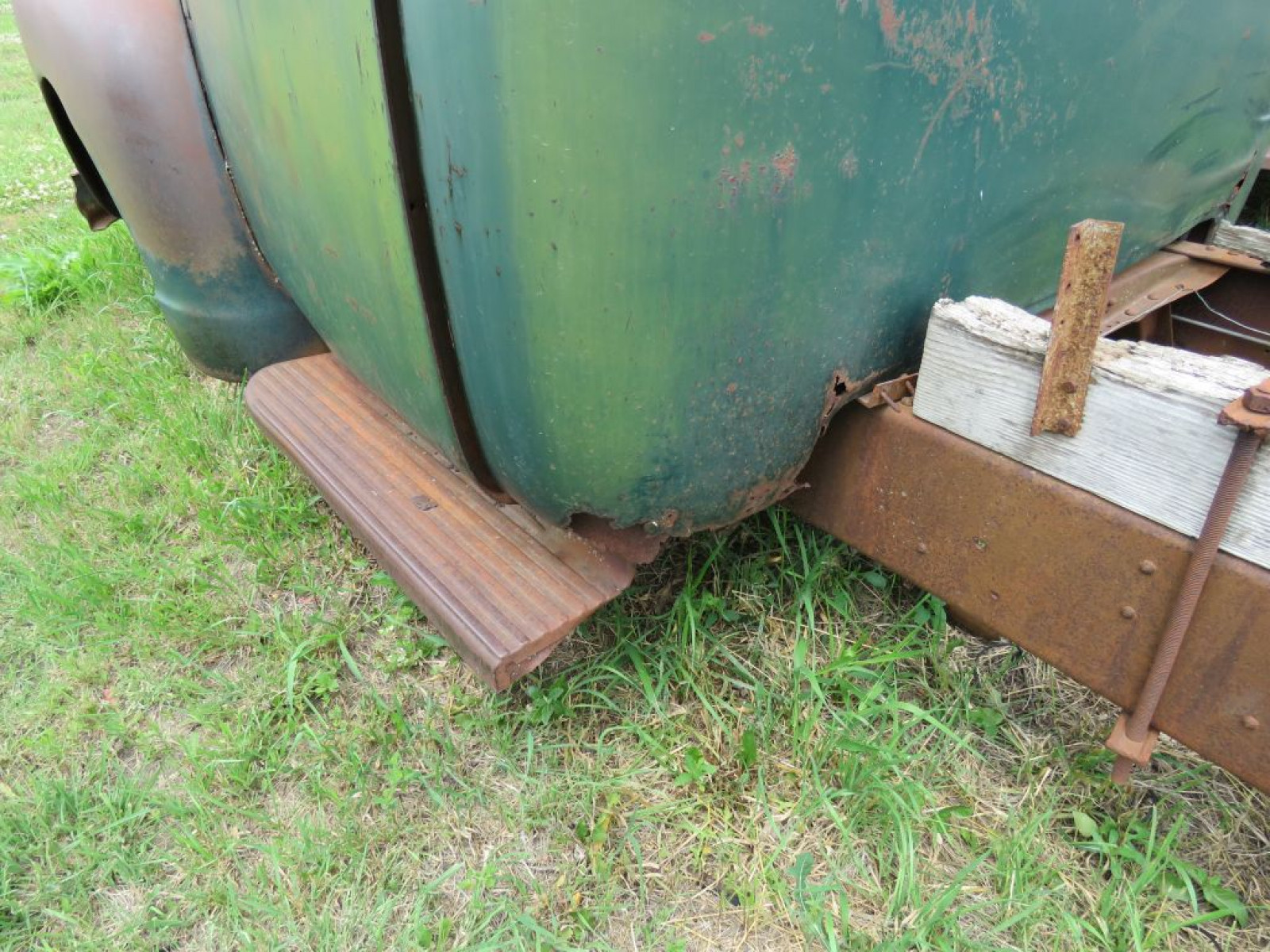 1947 Chevrolet 1 1/2 ton 5 Window Cab Truck - Image 5