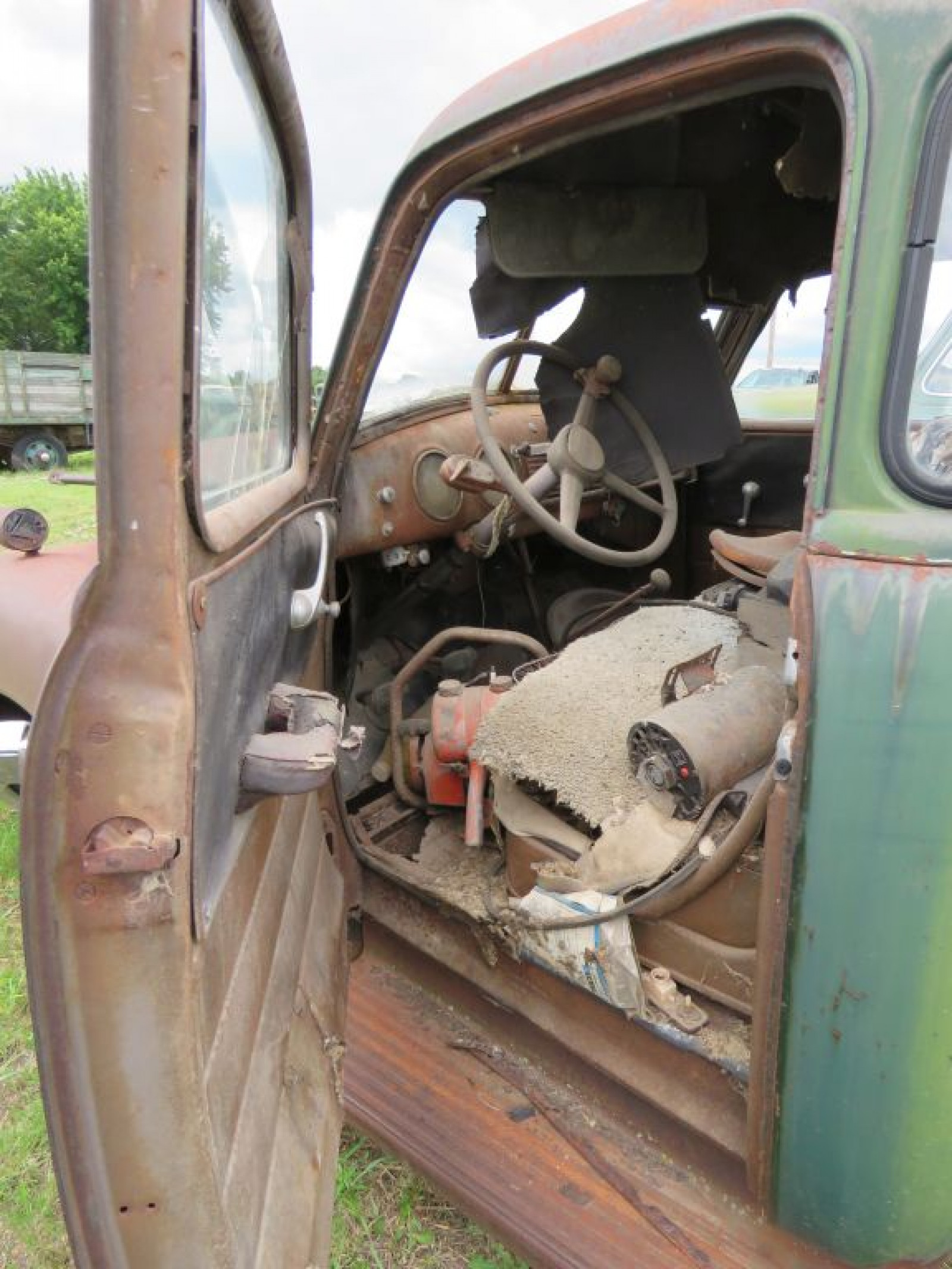 1947 Chevrolet 1 1/2 ton 5 Window Cab Truck - Image 6