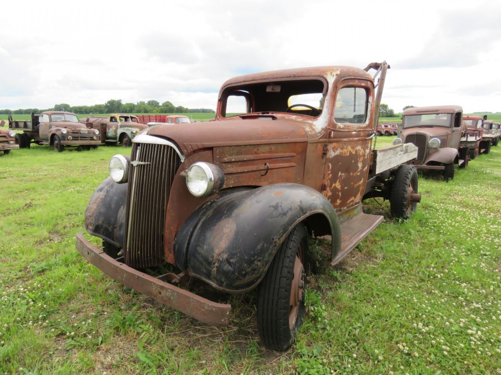 1937 Chevrolet 1 1/2 ton Tow Truck with Weaver Boom - Image 3