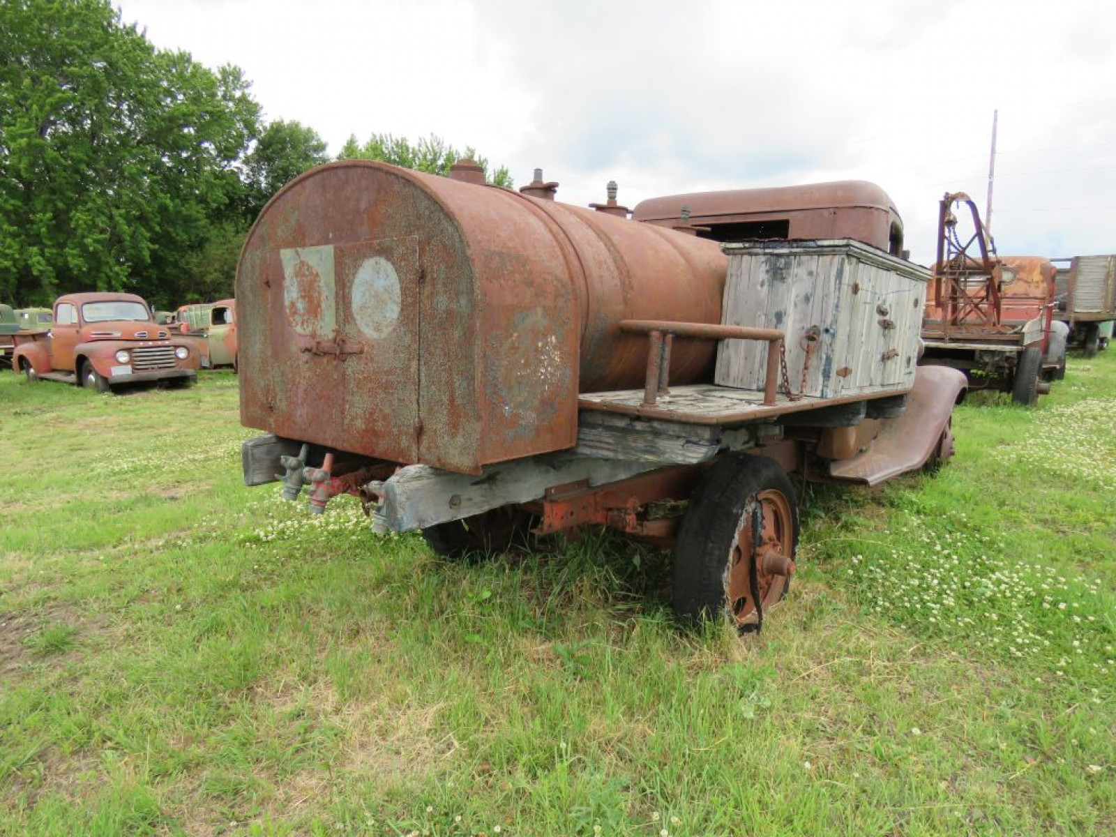 1934 Chevrolet Fuel Truck - Image 5