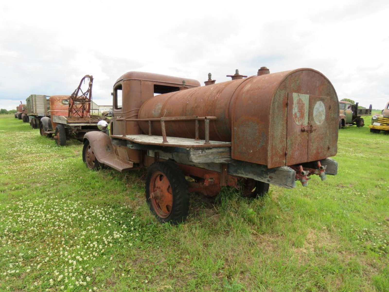 1934 Chevrolet Fuel Truck - Image 7
