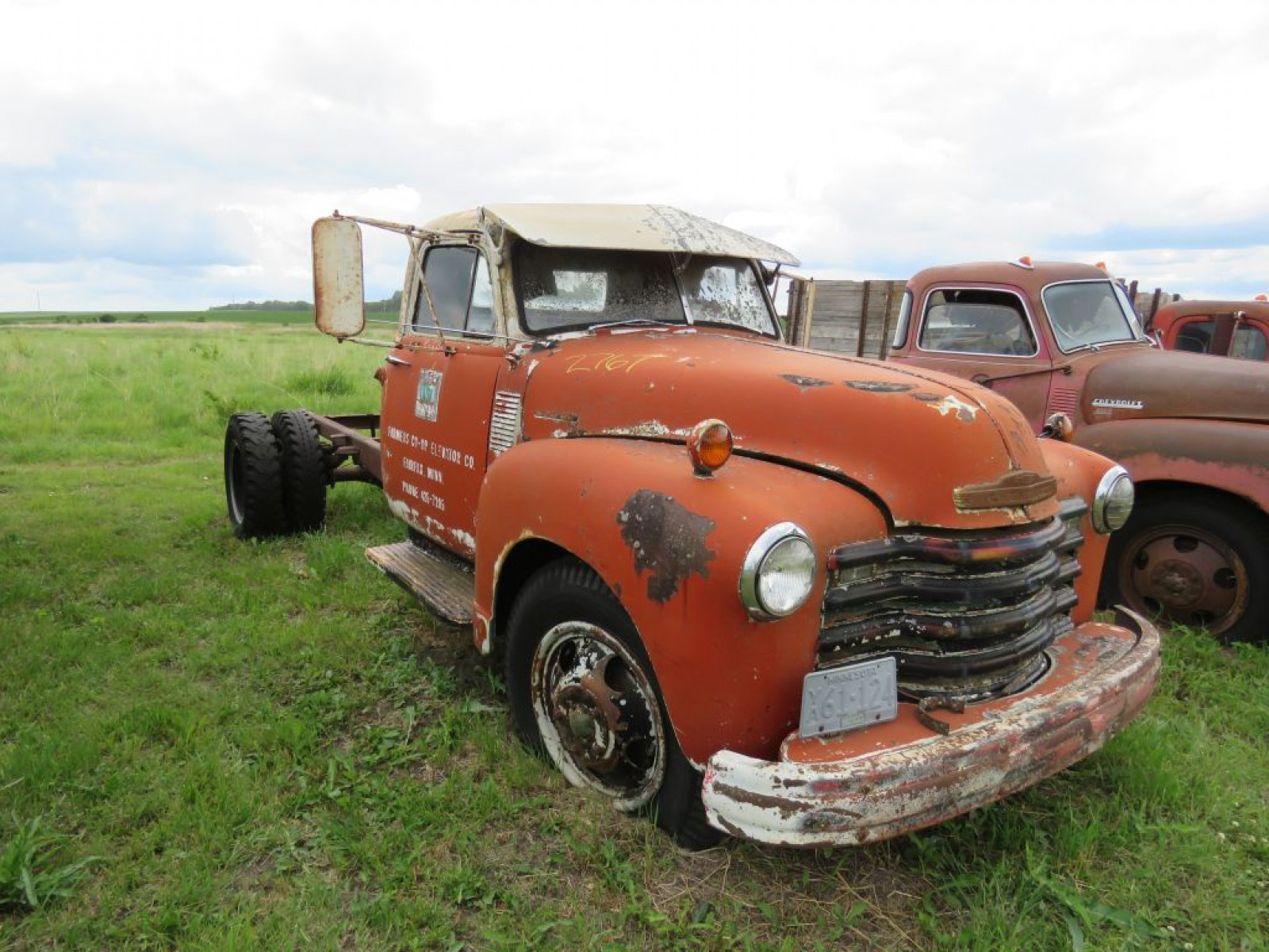 1952 1 1/2 ton Chevrolet Grain Truck - Image 1