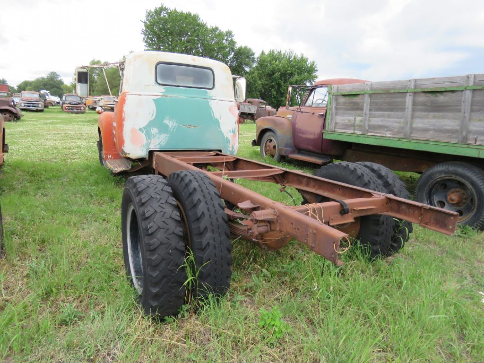 1952 1 1/2 ton Chevrolet Grain Truck - Image 4