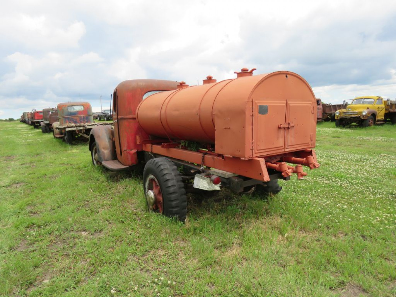 1937 International Harvestor D Series Fuel Truck - Image 5