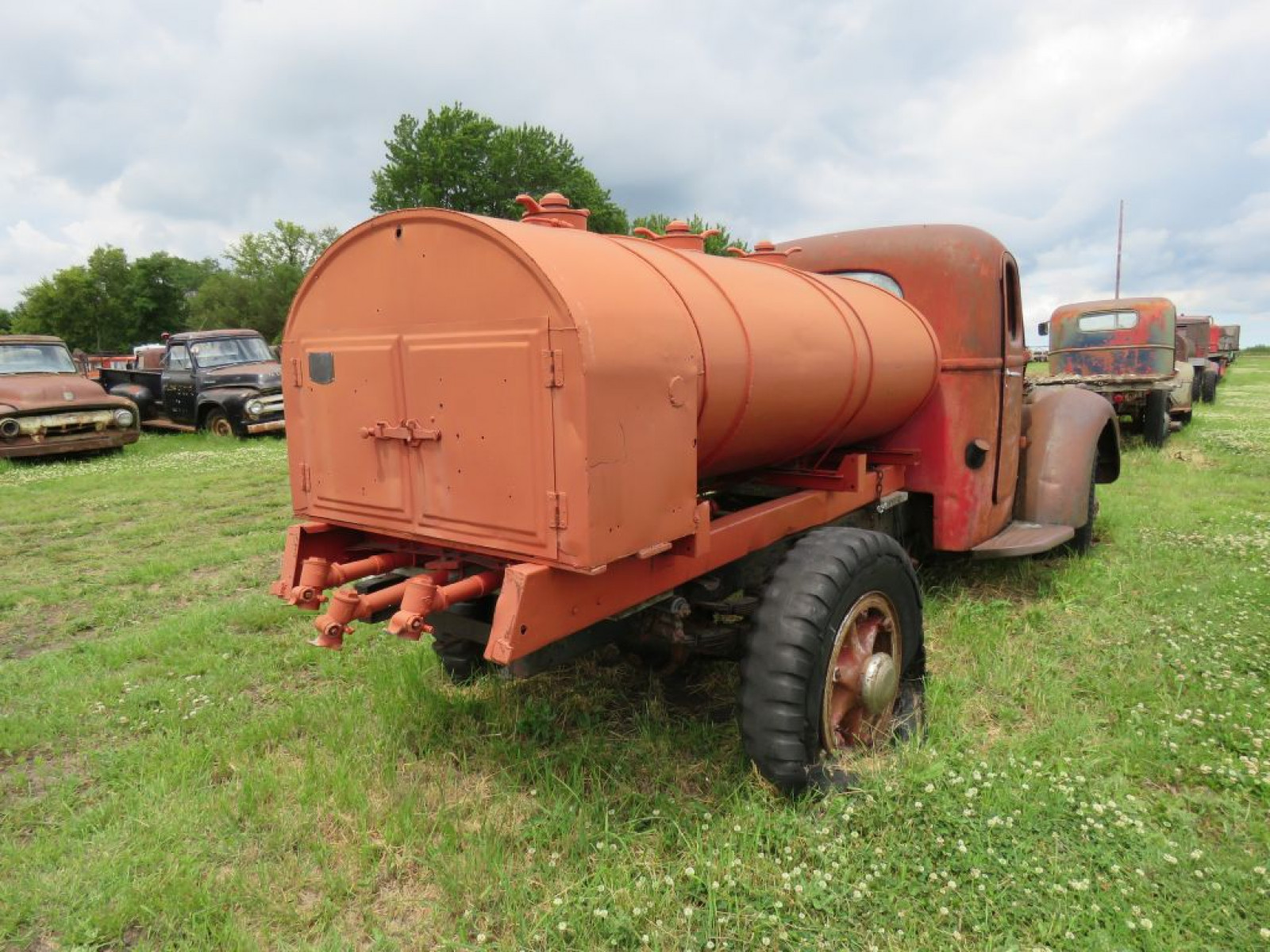 1937 International Harvestor D Series Fuel Truck - Image 8