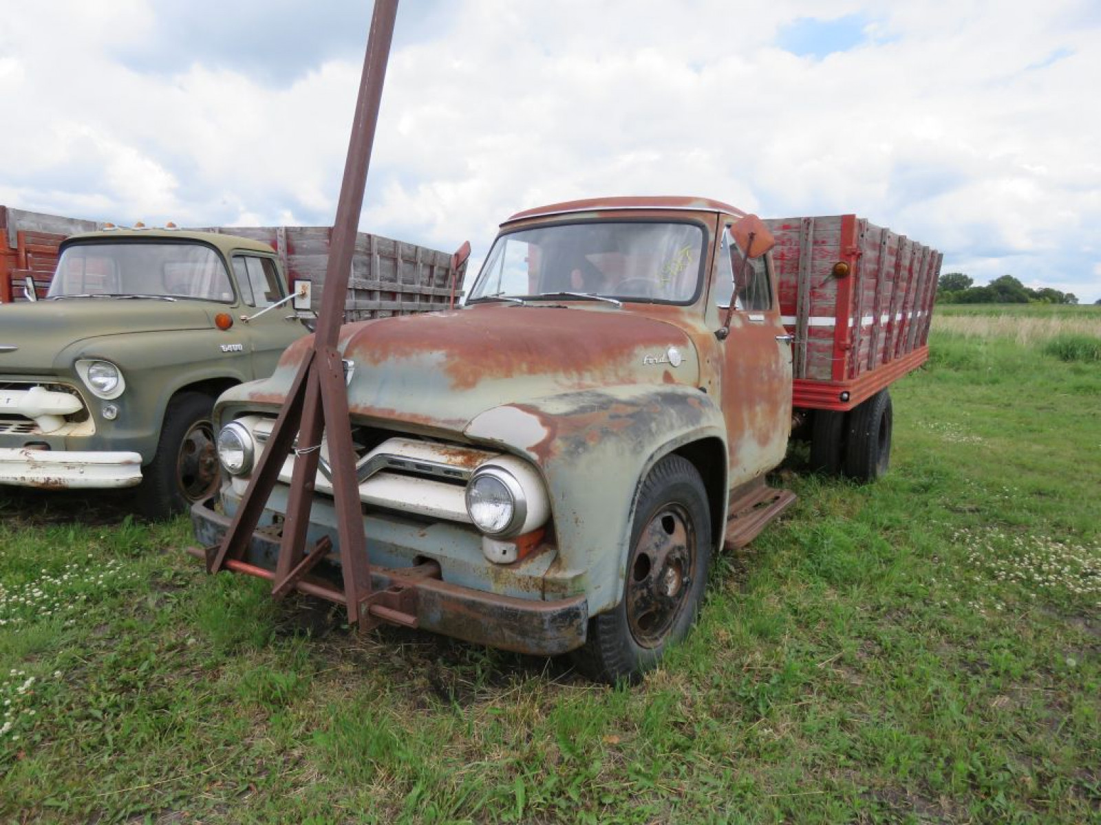 1955 Ford F-600 Grain Truck - Image 1