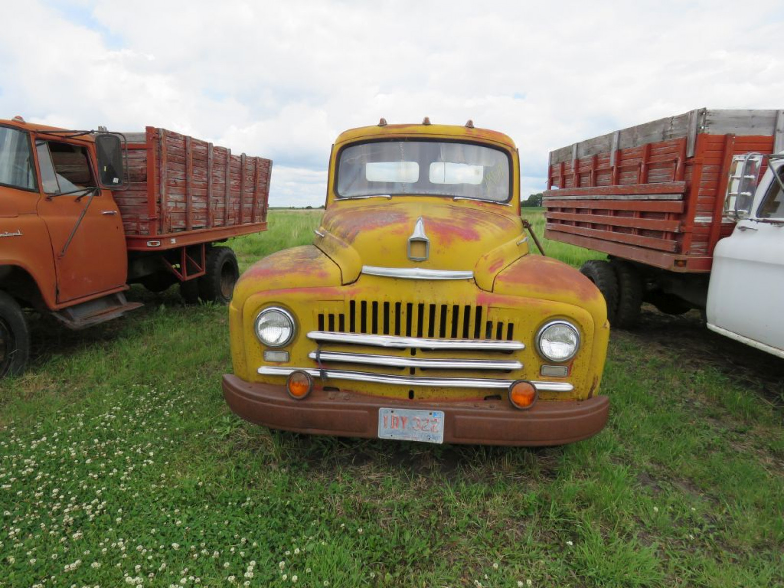 1950-52 International L-150 1 1/2 ton Truck - Image 2
