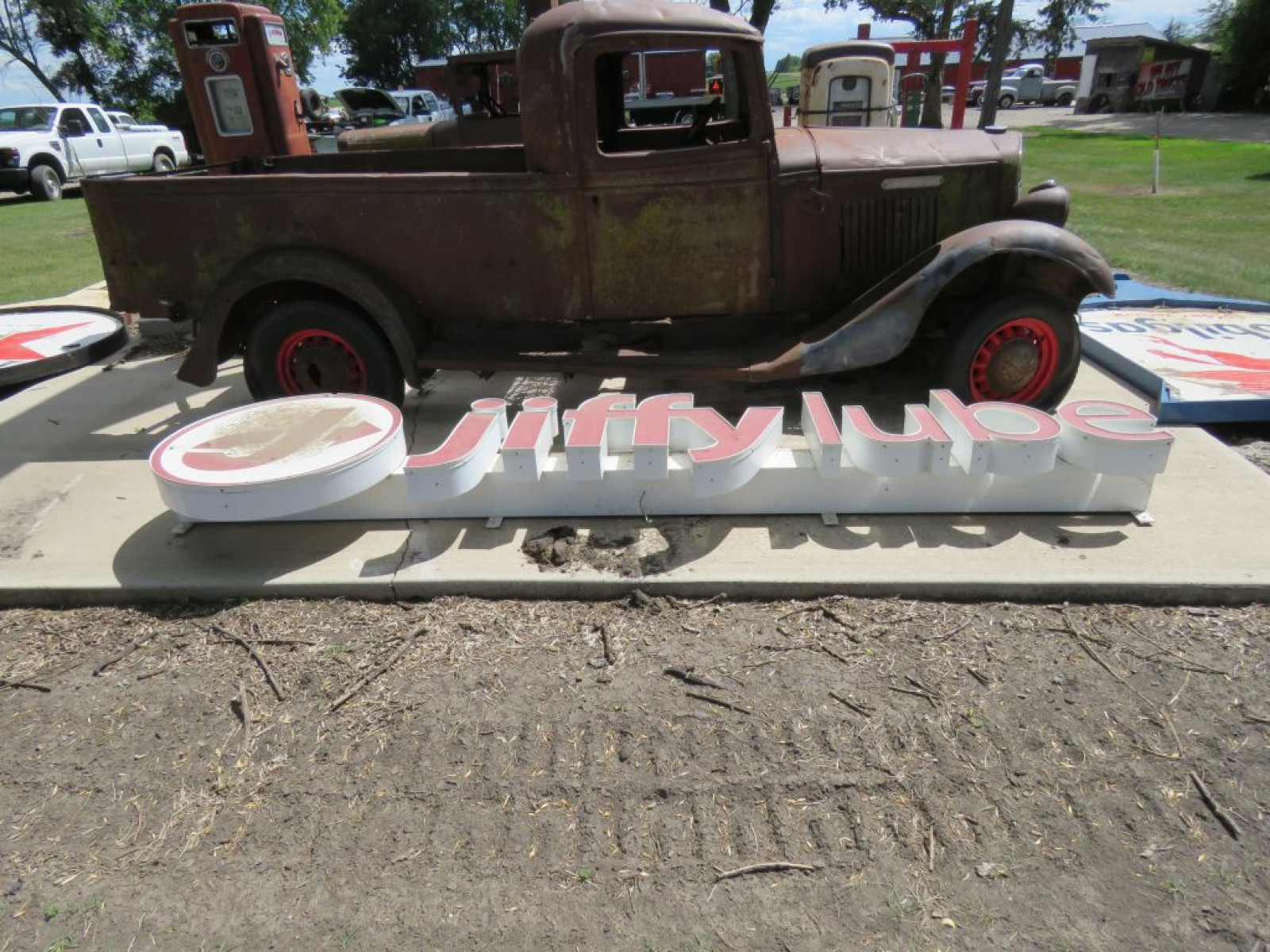 Plastic JiffyLube Letters - Image 1