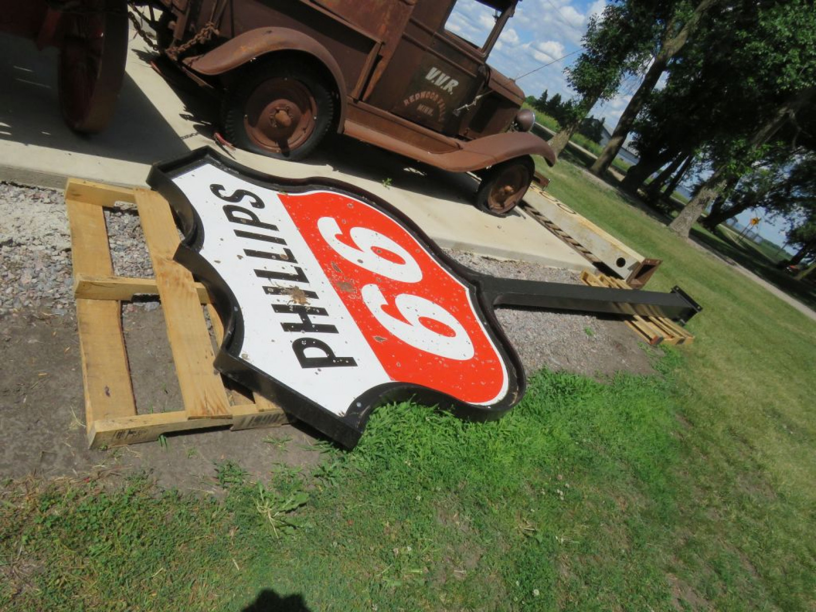 Phillips 66 Porcelain Sign with Frame and Pole - Image 4