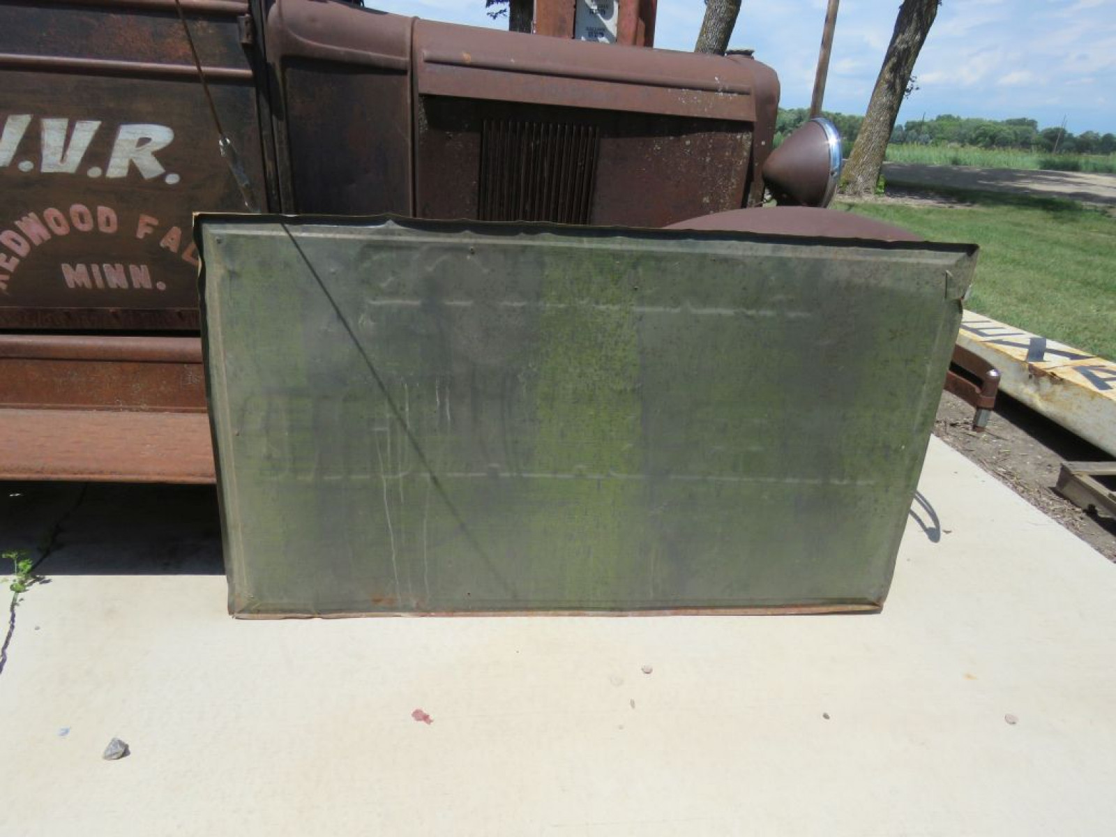 Alemite Embossed Tin Sign - Image 3