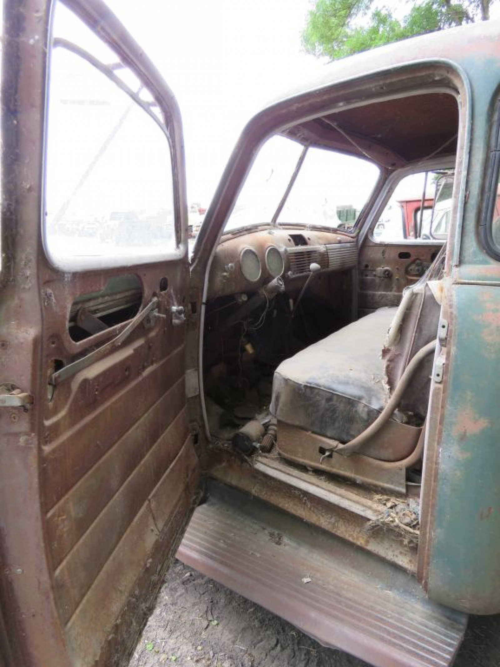 1950 Chevrolet Truck with 5 Window Cab - Image 9