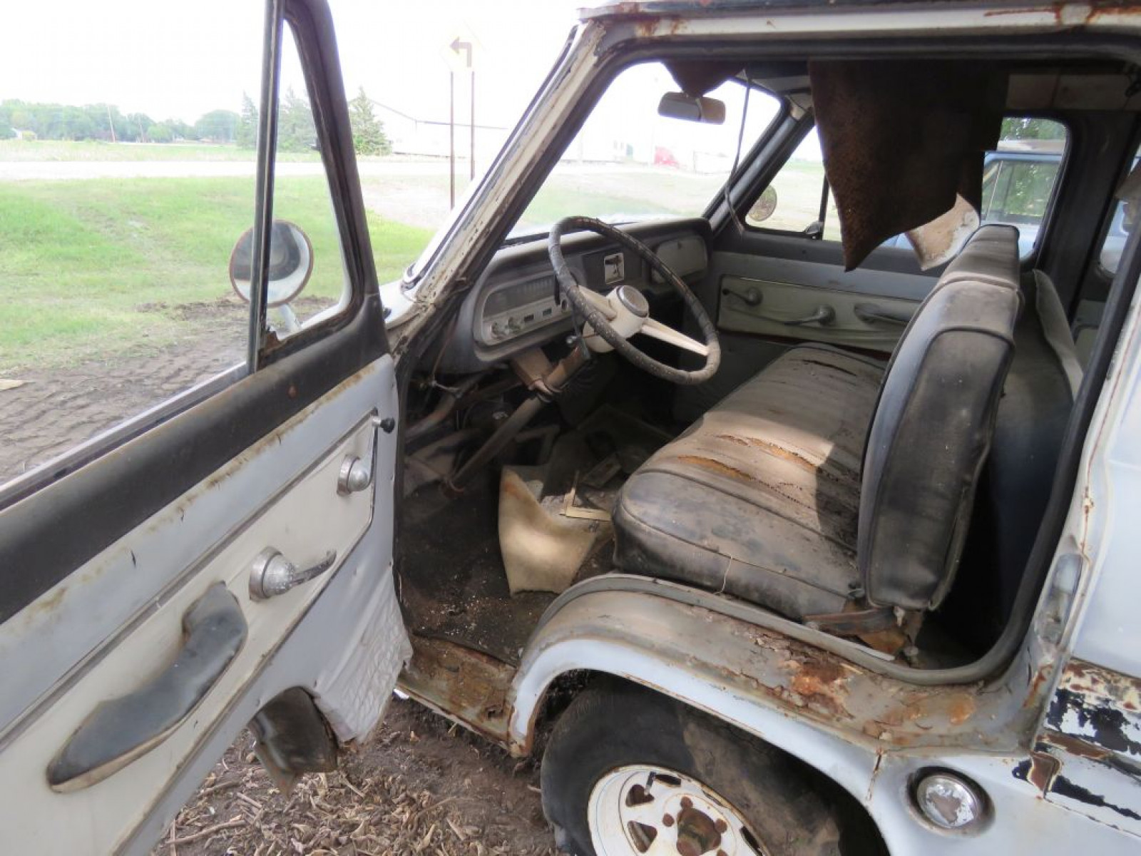1961-64 Chevrolet Corvair Greenbriar Sports Wagon - Image 4