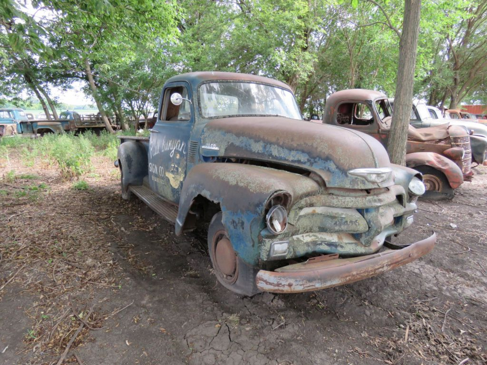 1954 Chevrolet 3600 3/4 ton Pickup with great patina - Image 1