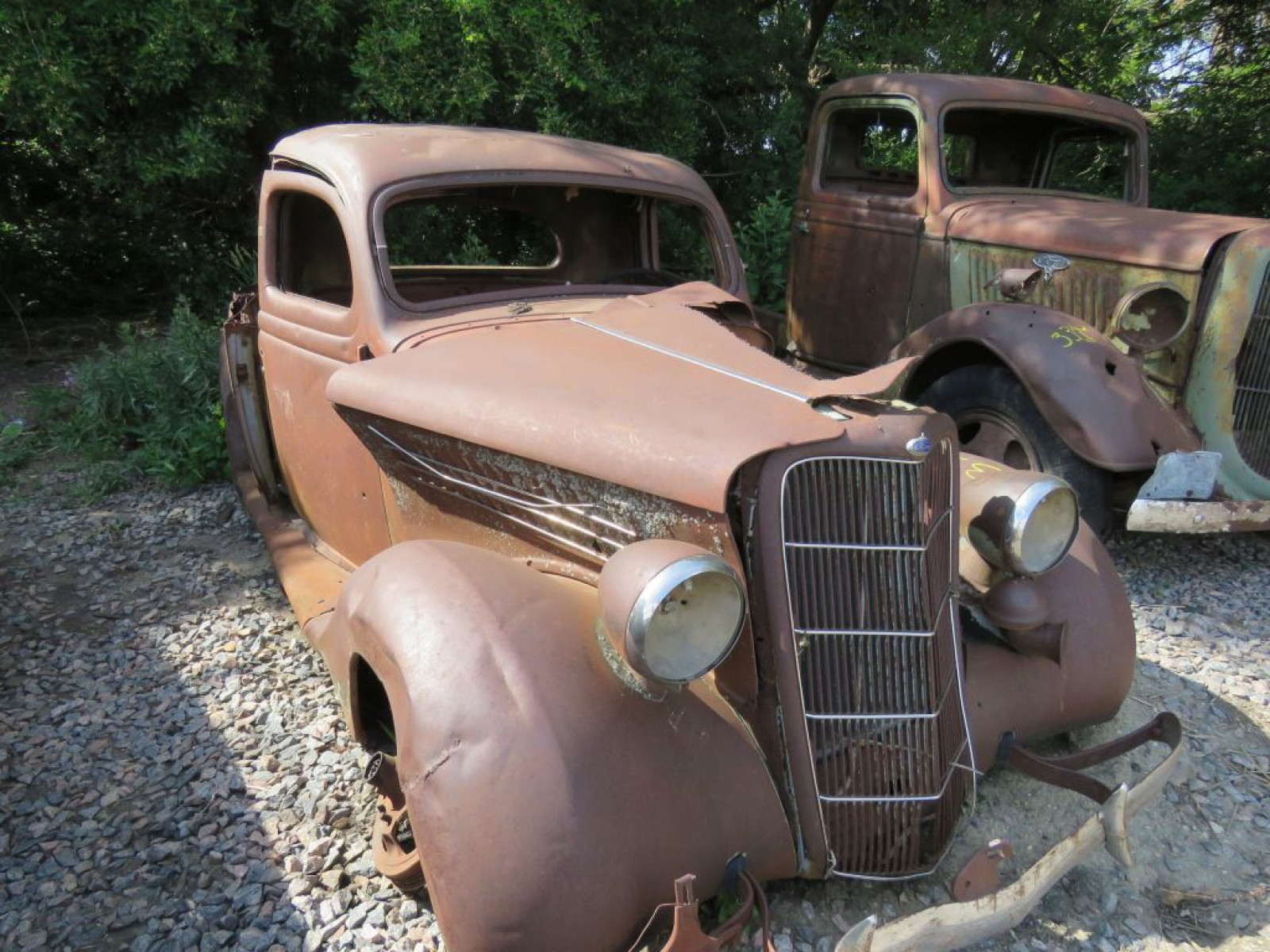1935 Cut down Ford Sedan - Image 2